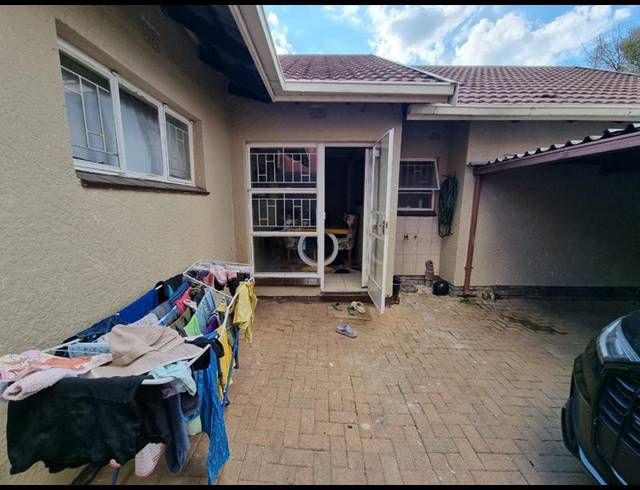 3 BEDROOM HOUSE FOR SALE IN NEWLANDS